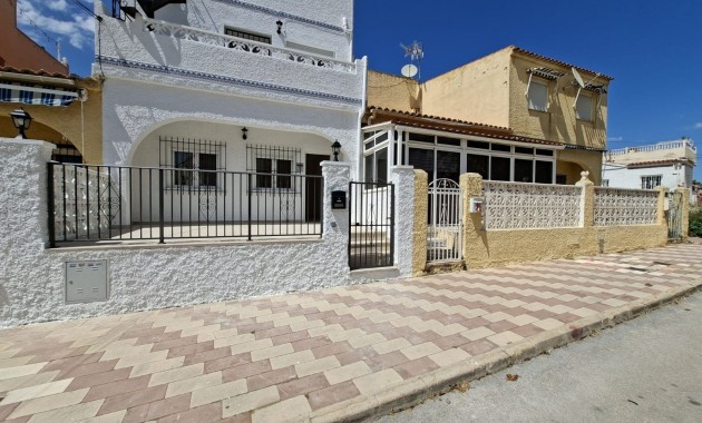 Adosado - Venta - La Marina - La Marina - Urbanization