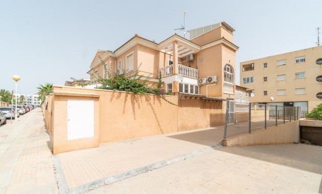 Apartment / flat - Sale - Orihuela Costa - La Zenia