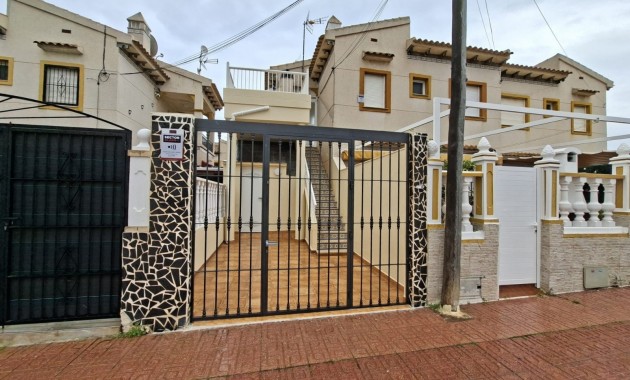 Apartment / flat - Sale - Orihuela Costa - Punta Prima