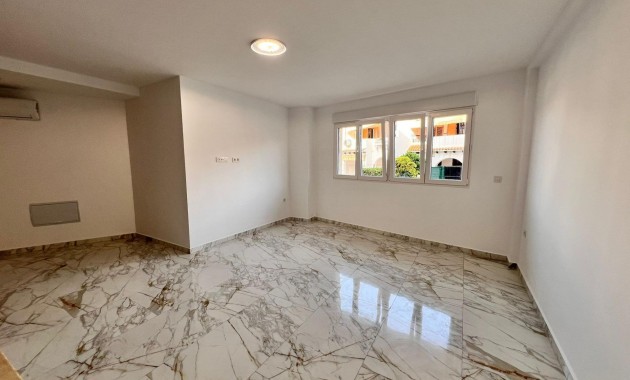Appartement / flat - Herverkoop - Torrevieja - Estacion de autobuses