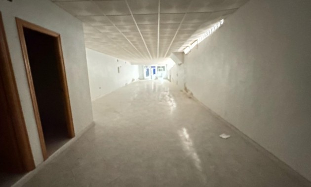 Commercial Unit - Sale - Torrevieja - Centro