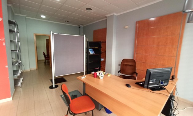 Commercial Unit - Verhuur - Torrevieja -
                Centro