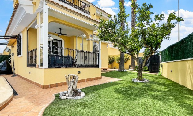 Detached Villa - Herverkoop - Orihuela Costa - Los Dolses