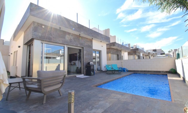 Detached Villa - Herverkoop - Orihuela Costa - Villamartin