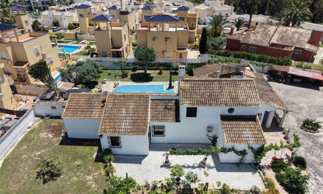 Detached Villa - Herverkoop - Orihuela Costa - Villamartin
