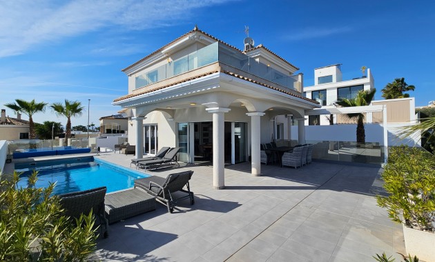 Detached Villa - Sale - La Marina - La Marina - Urbanization