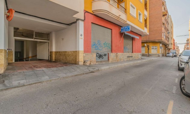 Garage - Herverkoop - Torrevieja -
                Parque de las Naciones