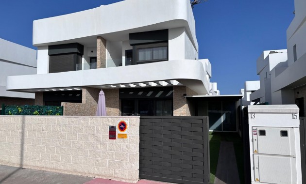 Semi Detached Villa - Venta - Los Montesinos - La Herada