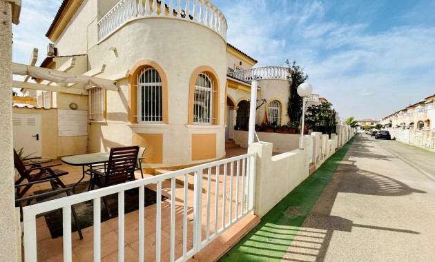 Single Family Home - Herverkoop - Torrevieja - Sector 25