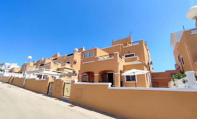 Terraced house - Venta - Orihuela Costa - La Florida