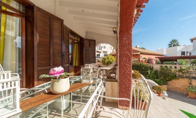 Villa - Herverkoop - Orihuela Costa - Punta Prima