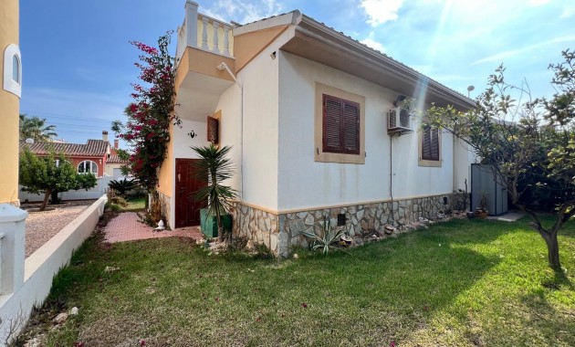 Villa - Herverkoop - Orihuela Costa - Punta Prima