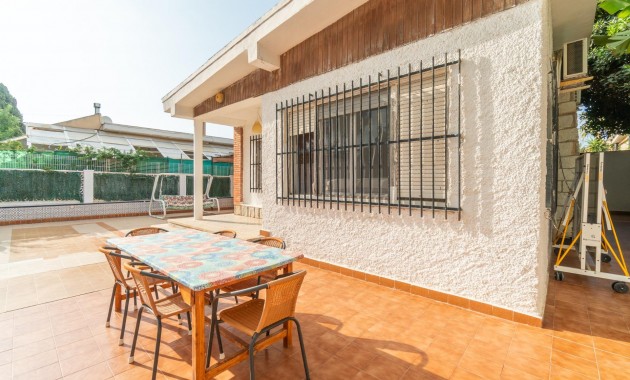 Villa - Herverkoop - Torrevieja - Aguas nuevas 1