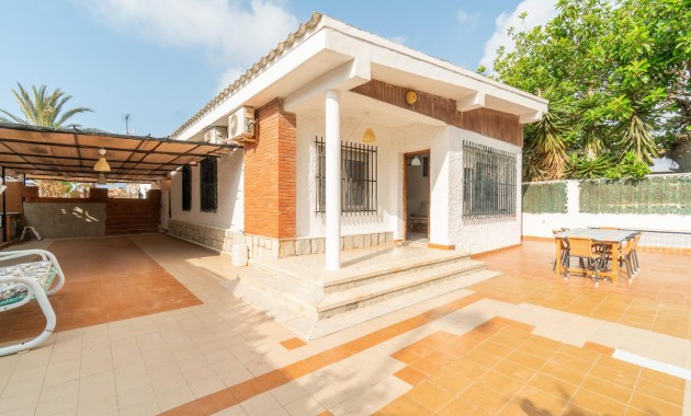 Villa - Herverkoop - Torrevieja - Aguas nuevas 1