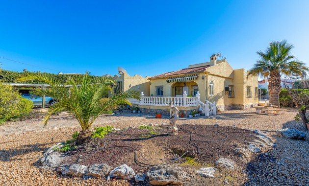 Villa - Herverkoop - Torrevieja - La Siesta