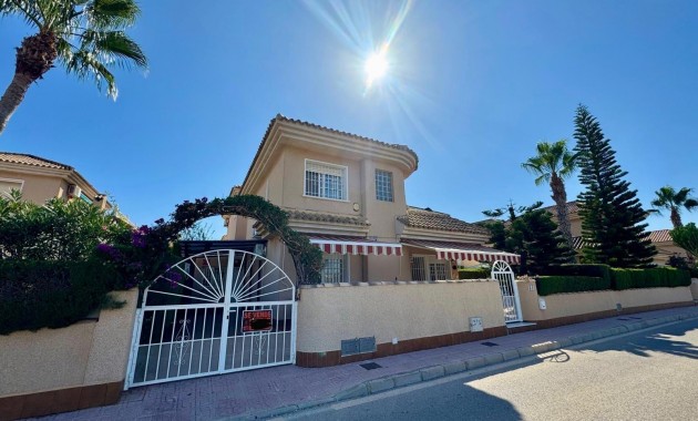 Villa - Herverkoop - Torrevieja - Los altos