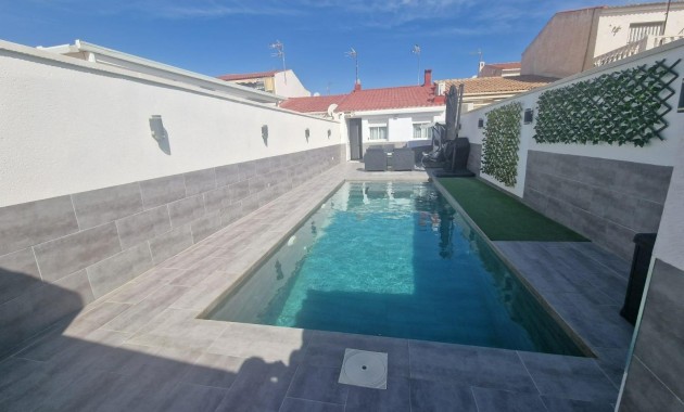 Villa - Herverkoop - Torrevieja - Paseo maritimo