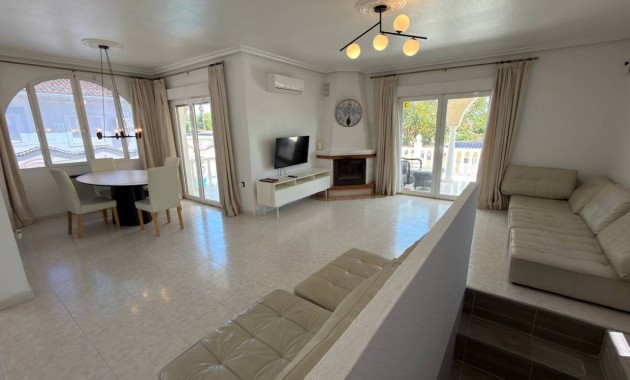 Villa - Sale - Ciudad Quesada - Urbanizaciones