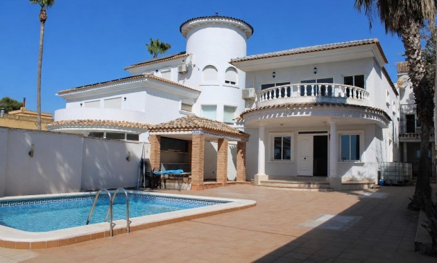 Villa - Sale - Jacarilla - Comunidad valenciana