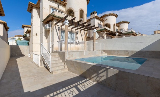 Villa - Sale - Orihuela Costa - Villamartín