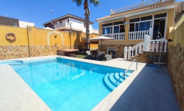 Villa - Sale - Torrevieja - Aguas nuevas 1