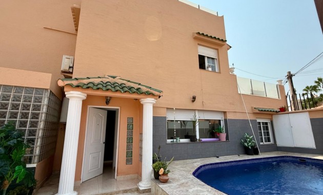 Villa - Sale - Torrevieja - Playa del cura