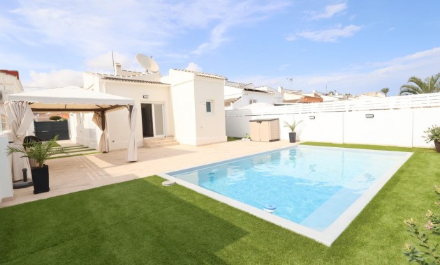 Villa - Sale - Torrevieja - San luis