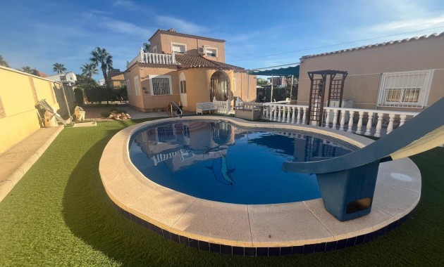 Villa - Sale - Torrevieja - San luis