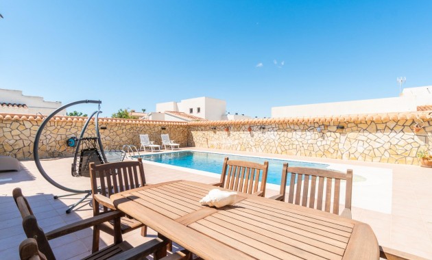 Villa - Sale - Torrevieja - Torreta florida