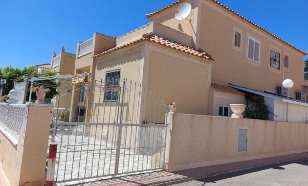 Villa - Sale - Torrevieja - Torretas