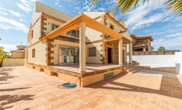 Villa - Venta - Torrevieja - Aguas nuevas 2