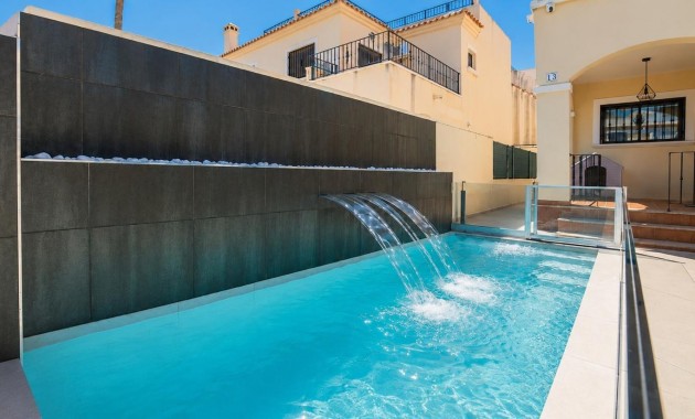 Villa - Venta - Torrevieja - Aguas Nuevas