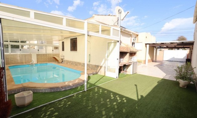 Villa - Venta - Torrevieja - La Siesta - El Salado - Torreta