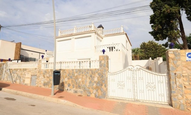 Villa - Venta - Torrevieja - Los Balcones - Los Altos del Edén