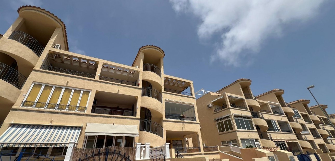 Sale - Apartment / flat -
Orihuela - Urbanización Perla del Mar