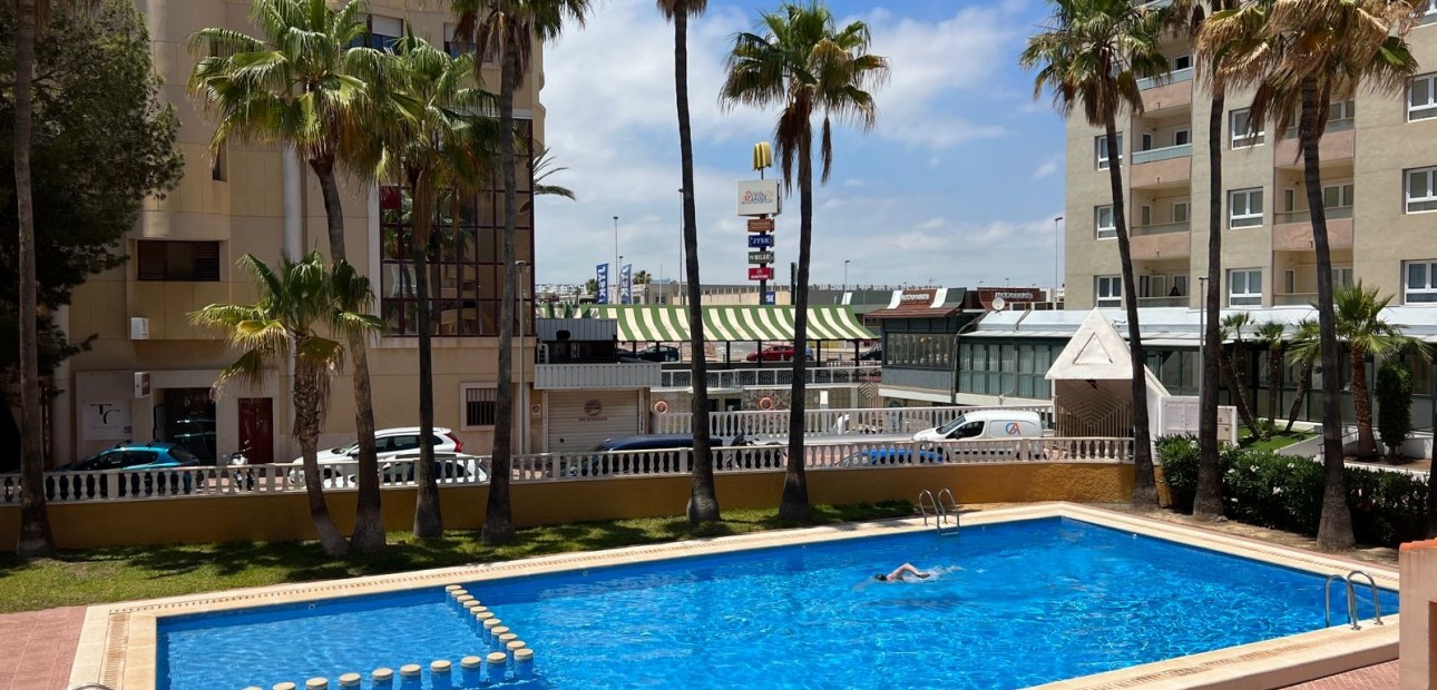 Venta - Apartamento / piso -
Punta Prima - Punta Prima Torrevieja