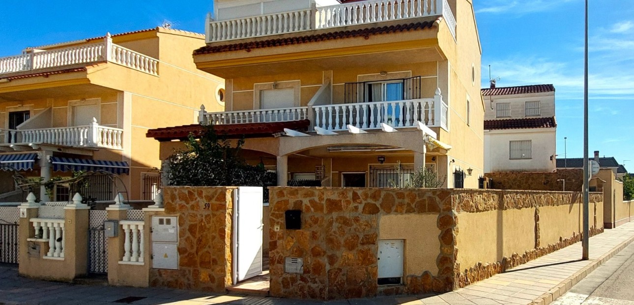 Sale - Semi Detached Villa -
Torre de La Horadada - Torre de La Horadada - Town