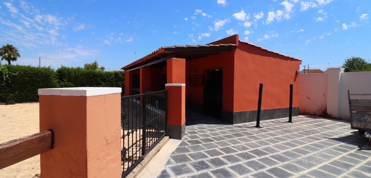 Sale - Country Property -
Almoradí - Heredades - Village