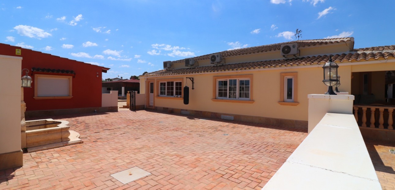 Sale - Country Property -
Almoradí - Heredades - Village