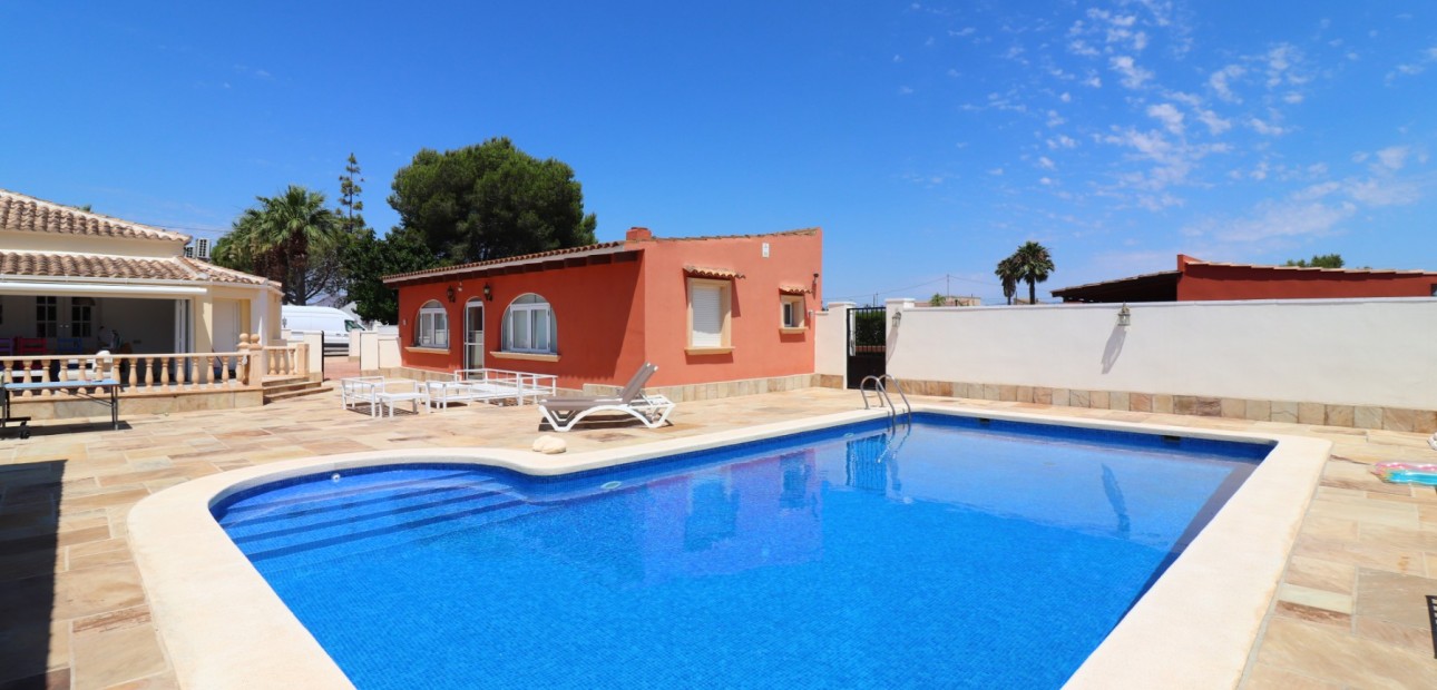 Venta - Country Property -
Almoradí - Heredades - Village