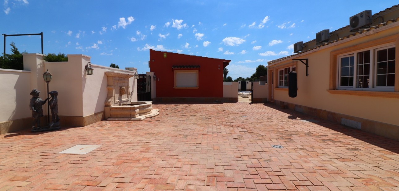 Sale - Country Property -
Almoradí - Heredades - Village