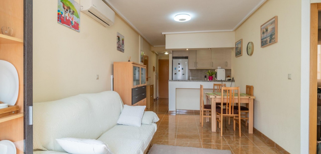 Sale - Apartment / flat -
Torrevieja - Centro