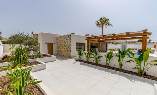 Sale - Villa -
Torrevieja - Torreta Florida