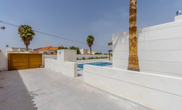 Sale - Villa -
Torrevieja - Torreta Florida