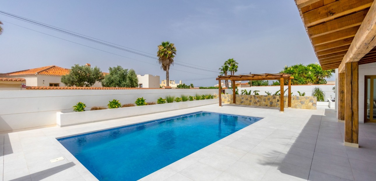 Sale - Villa -
Torrevieja - Torreta Florida