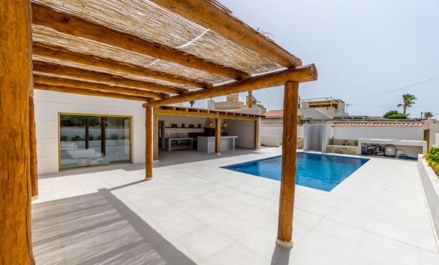 Sale - Villa -
Torrevieja - Torreta Florida