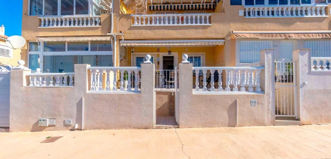 Herverkoop - Bungalow -
Torrevieja - Aguas Nuevas