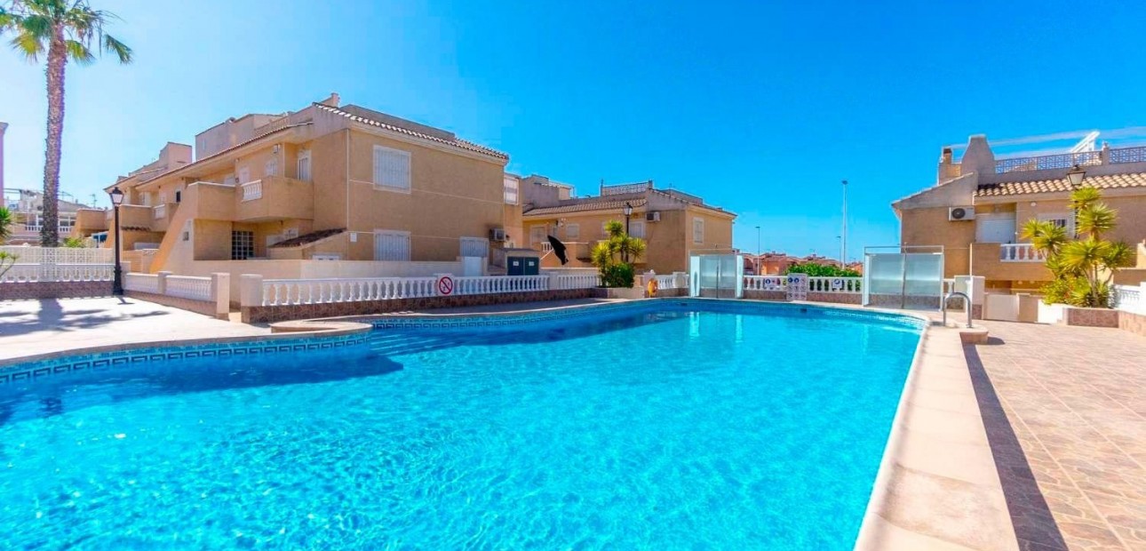 Herverkoop - Bungalow -
Torrevieja - Aguas Nuevas