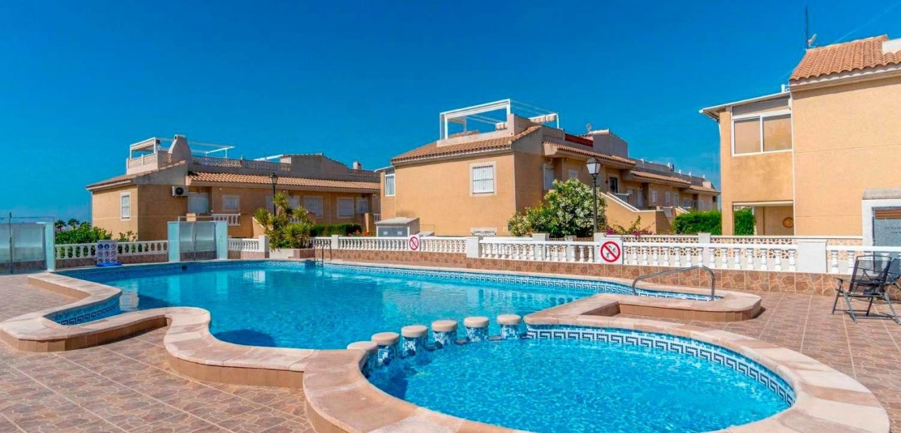 Sale - Bungalow -
Torrevieja - Aguas Nuevas