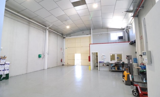 Sale - Industrial unit -
Los Montesinos - Centro